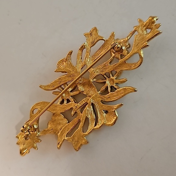 MONET Goldtone Flower & Vine Brooch - Picture 5 of 6
